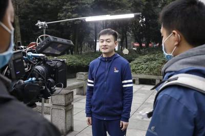 獻禮中國共產黨百年誕辰!百集紀錄微電影《初心》來大渡口區拍攝&ldquo;全國最美社區人&rdquo;